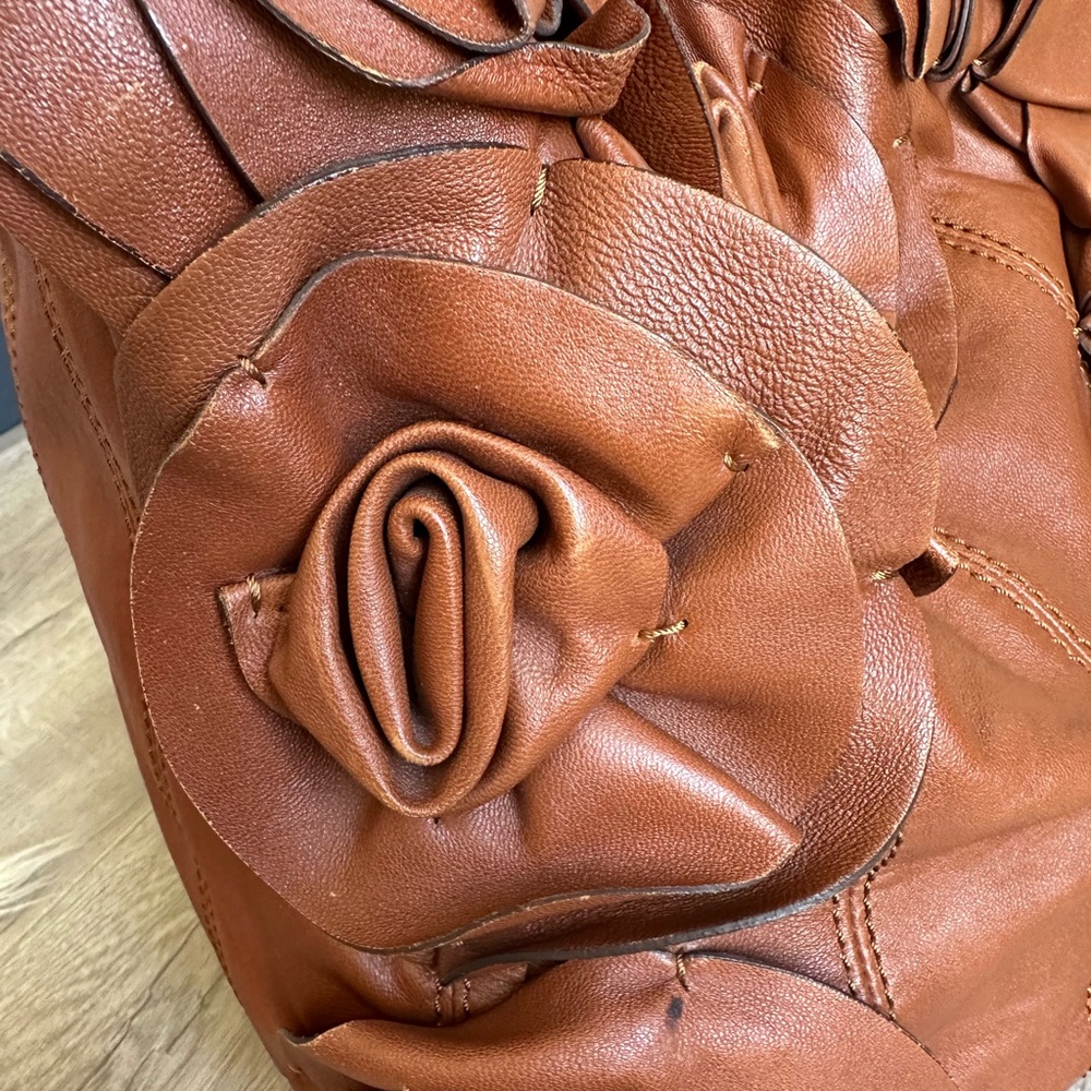 Beautiful, Leather Handbag with Floral Design - Picture 5 of 15
